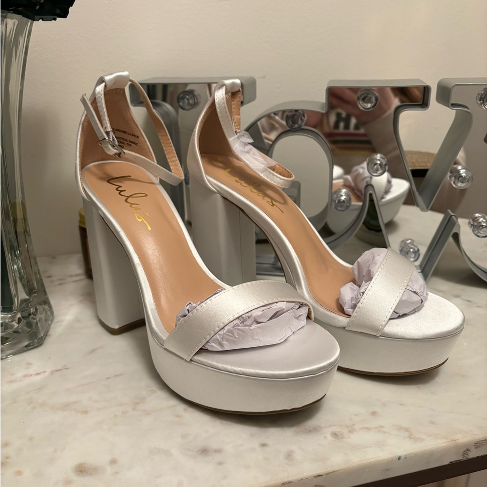 NEW NEVER WORN IN BOX Lulu’s White Satin Platform Heels